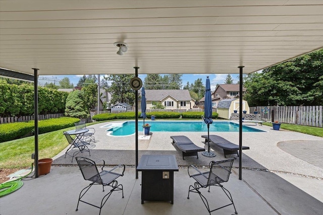 2515 E 38th Ave, Spokane, WA 99223 - view of pool featuring a fenced backyard, a patio area, a storage unit, and a diving board
