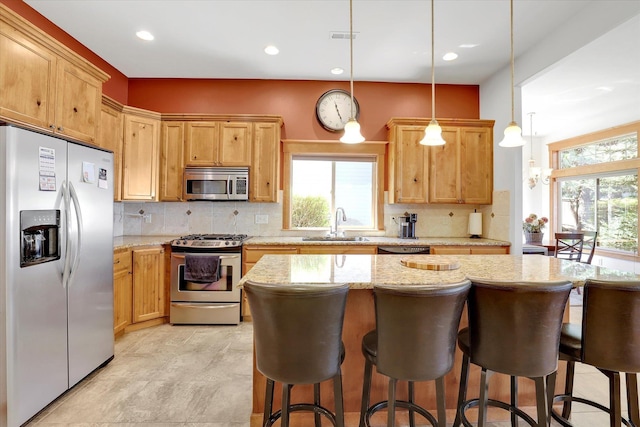 11425 N Lloyd Charles Ln, Spokane, WA 99218 - kitchen featuring appliances with stainless steel finishes, healthy amount of natural light, backsplash, and recessed lighting