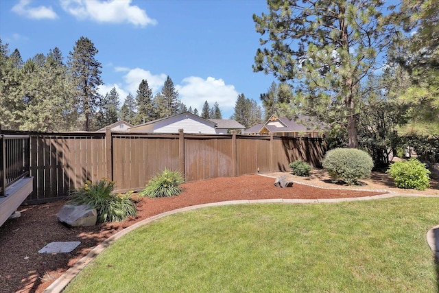 11425 N Lloyd Charles Ln, Spokane, WA 99218 - view of yard