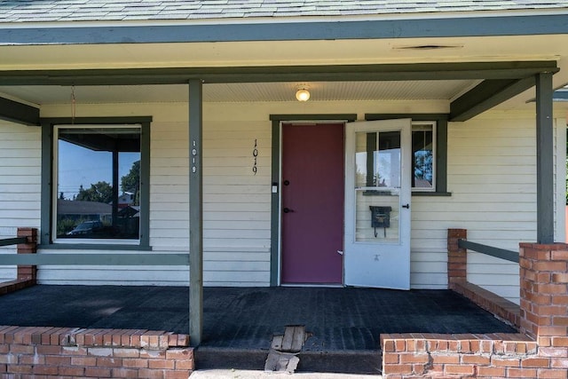 1019 E Everett Ave, Spokane, WA 99207 - doorway to property featuring covered porch