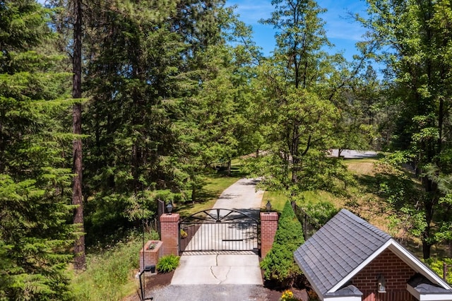 1807 E Pinegate Ln, Spokane, WA 99224 - surrounding community featuring a gate and a view of trees
