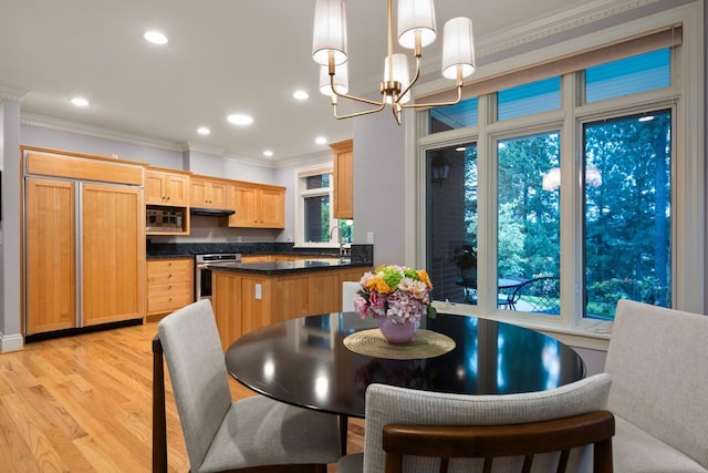 1807 E Pinegate Ln, Spokane, WA 99224 - dining space featuring ornamental molding, light wood-type flooring, a chandelier, and recessed lighting