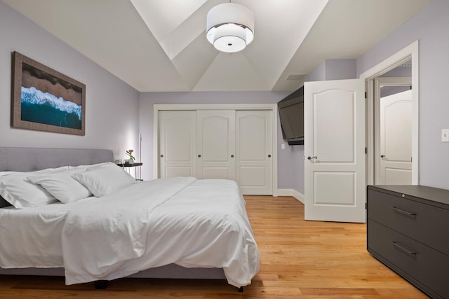 1807 E Pinegate Ln, Spokane, WA 99224 - bedroom featuring vaulted ceiling, a closet, and light wood-style floors