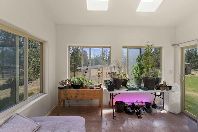 20902 S Ritchey Rd, Spokane, WA 99004 - sunroom / solarium featuring a skylight