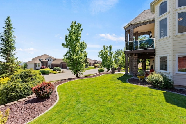 8708 E Redwood Ln, Spokane, WA 99217 - view of grassy yard with a balcony and a residential view