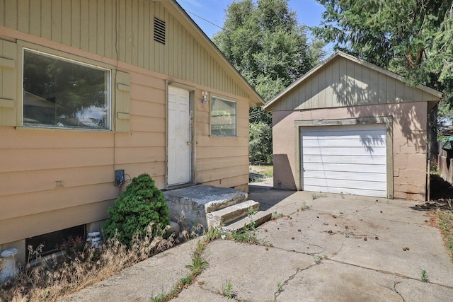 1647 E Decatur Ave, Spokane, WA 99208 - detached garage with driveway