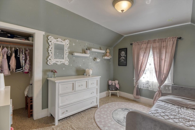 703 E Lacrosse Ave, Spokane, WA 99207 - bedroom featuring lofted ceiling, light carpet, and a closet