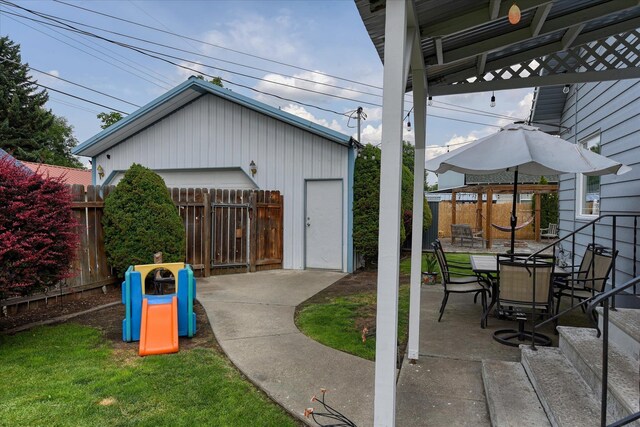 703 E Lacrosse Ave, Spokane, WA 99207 - view of garage
