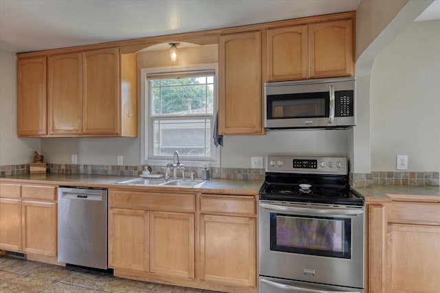 703 E Lacrosse Ave, Spokane, WA 99207 - kitchen featuring appliances with stainless steel finishes, light brown cabinets, and light countertops