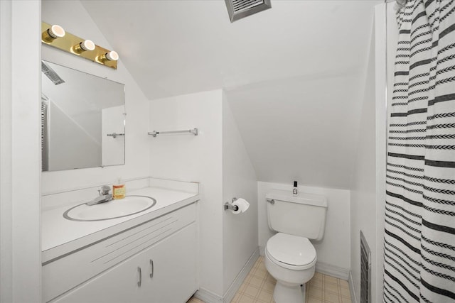 1123 W 25th Ave, Spokane, WA 99203 - bathroom featuring vaulted ceiling, vanity, and a shower with curtain