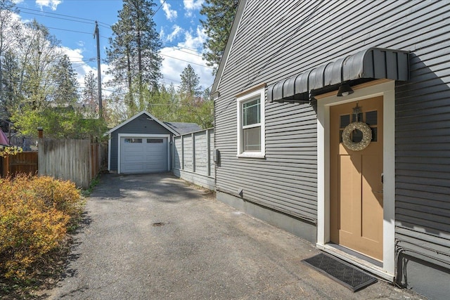 1123 W 25th Ave, Spokane, WA 99203 - detached garage featuring driveway