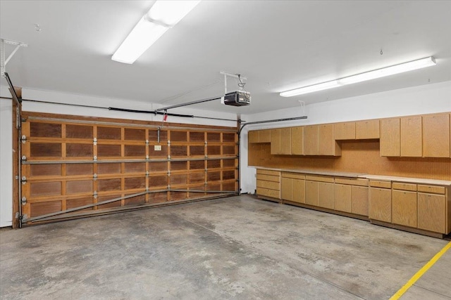 5430 S Quail Ridge Cir, Spokane, WA 99223 - garage featuring a garage door opener