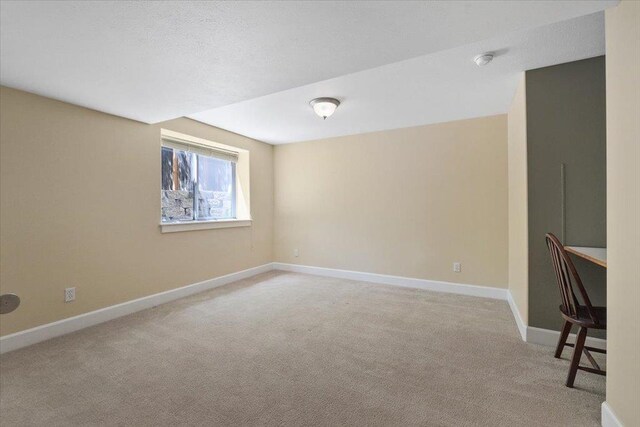3405 W Kens Ct, Spokane, WA 99208 - unfurnished room with light colored carpet and a smoke detector