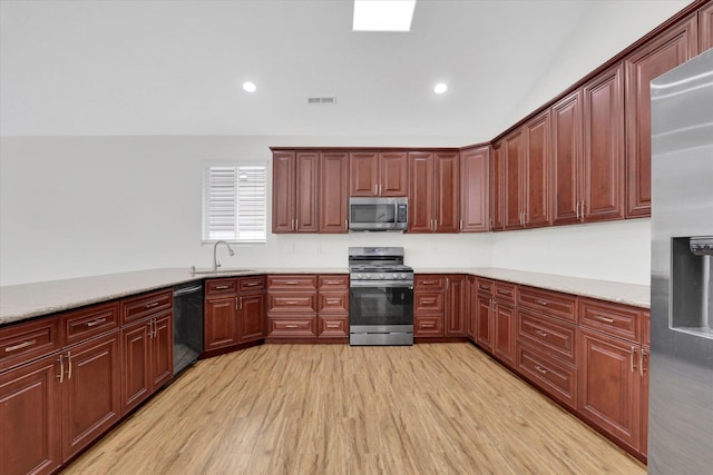 403 N Calvin Ln, Spokane Valley, WA 99216 - kitchen featuring stainless steel appliances, light wood finished floors, light countertops, and recessed lighting