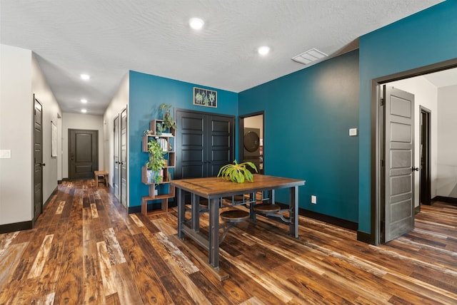 3228 N Mckinnon Rd, Spokane, WA 99217 - dining room with dark wood-style flooring, recessed lighting, and a textured ceiling