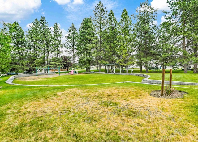9906 E 17th Ln, Spokane Valley, WA 99206 - surrounding community featuring a gazebo and a lawn