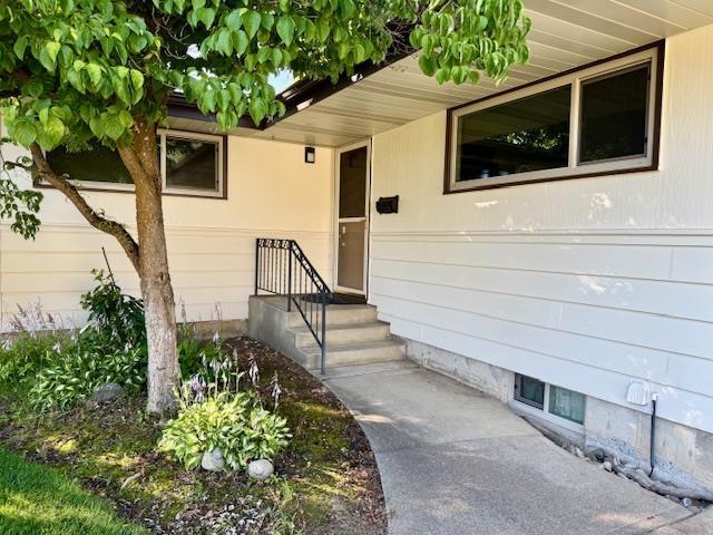 6412 N Fotheringham St, Spokane, WA 99208 - property entrance