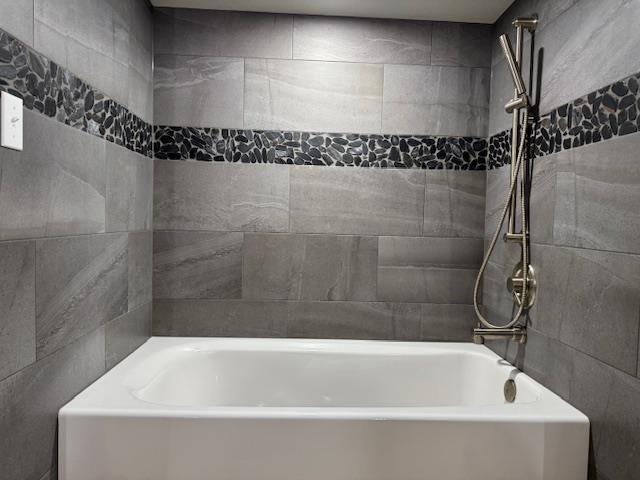 6412 N Fotheringham St, Spokane, WA 99208 - full bathroom featuring shower / bath combination