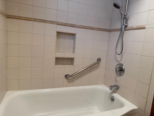 6412 N Fotheringham St, Spokane, WA 99208 - bathroom featuring shower / washtub combination
