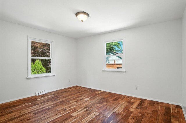 3121 S Manito Blvd, Spokane, WA 99203 - empty room with wood finished floors and baseboards