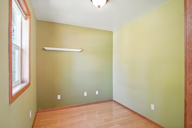 3121 S Manito Blvd, Spokane, WA 99203 - unfurnished room featuring wood finished floors and baseboards