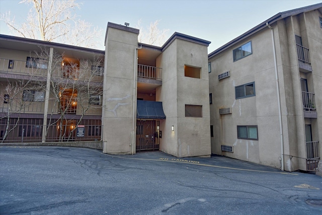 707 W 6th Ave Unit 44, Spokane, WA 99204 - view of apartment building / complex with uncovered parking