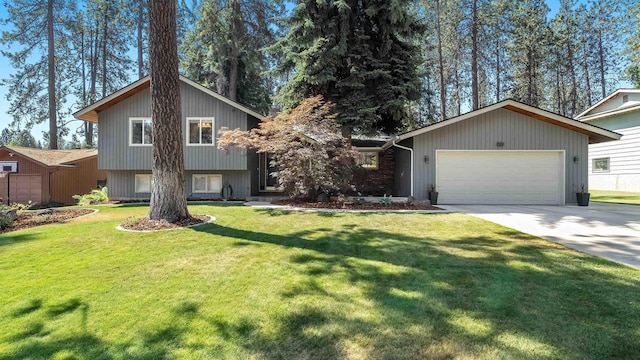 811 W Teal Ave, Spokane, WA 99218 - split level home featuring a garage, driveway, and a front lawn