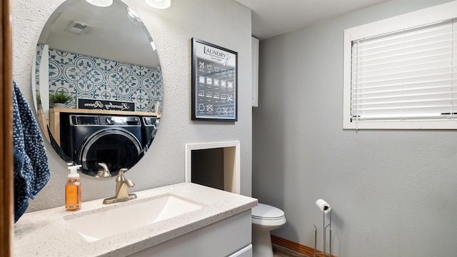 811 W Teal Ave, Spokane, WA 99218 - bathroom featuring washer / dryer, vanity, and wood finished floors