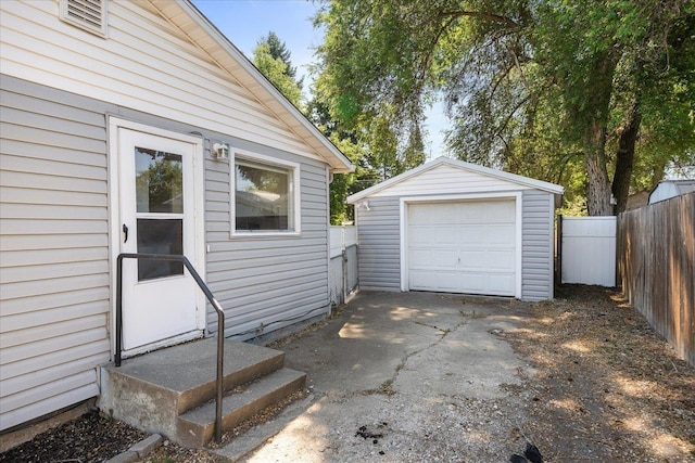 1634 E Dalke Ave, Spokane, WA 99208 - detached garage with driveway