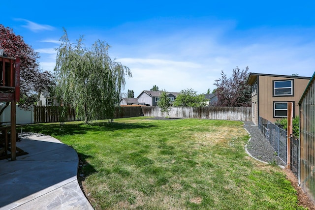 18017 N Lidgerwood Ct, Colbert, WA 99005 - fenced backyard with a patio area