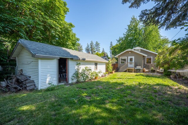 617 E 34th Ave, Spokane, WA 99203 - view of yard with an outdoor structure