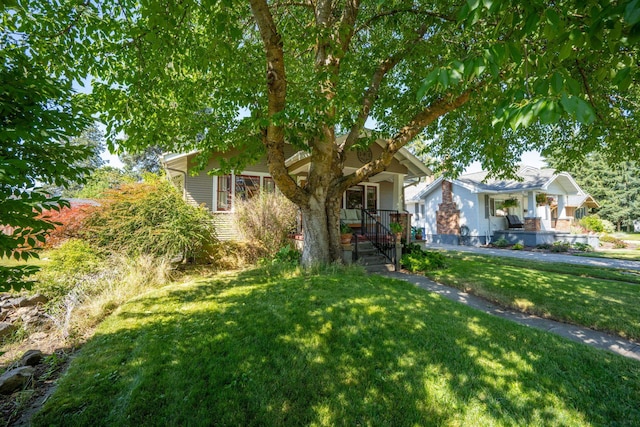 617 E 34th Ave, Spokane, WA 99203 - view of front of home with a porch and a front lawn