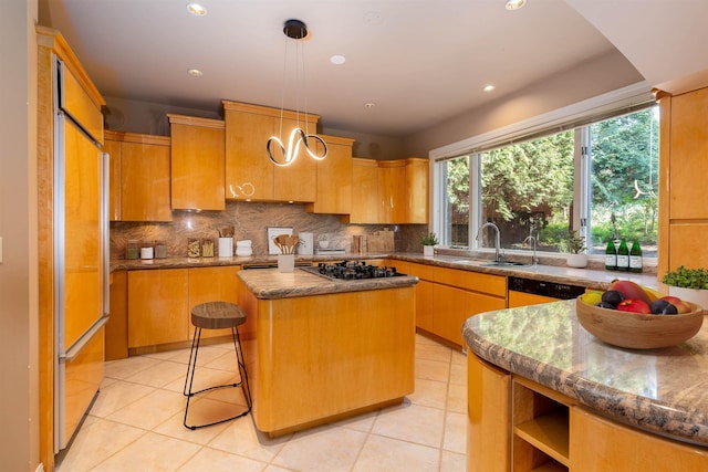 2010 E Pinecrest Rd, Spokane, WA 99203 - kitchen featuring decorative backsplash, black gas stovetop, a kitchen island, recessed lighting, and light tile patterned floors