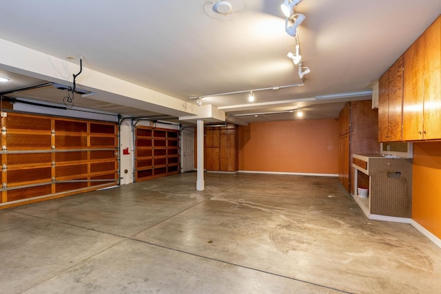 2010 E Pinecrest Rd, Spokane, WA 99203 - garage with baseboards
