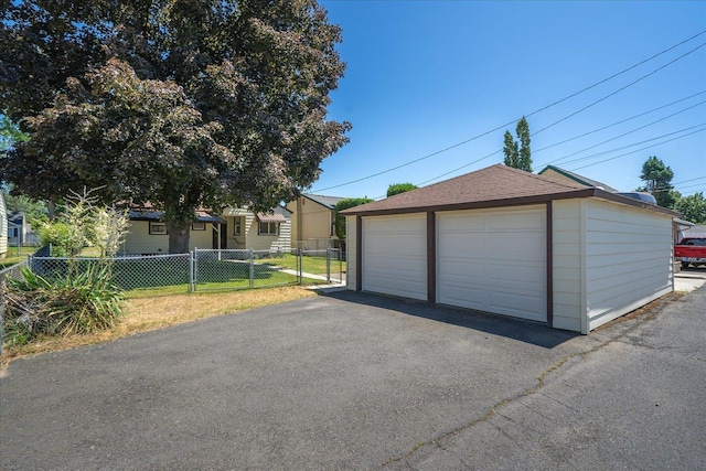 5327 N Jefferson St, Spokane, WA 99205 - view of detached garage