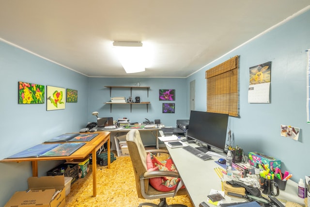 814 E Montgomery Ave, Spokane, WA 99207 - home office with crown molding