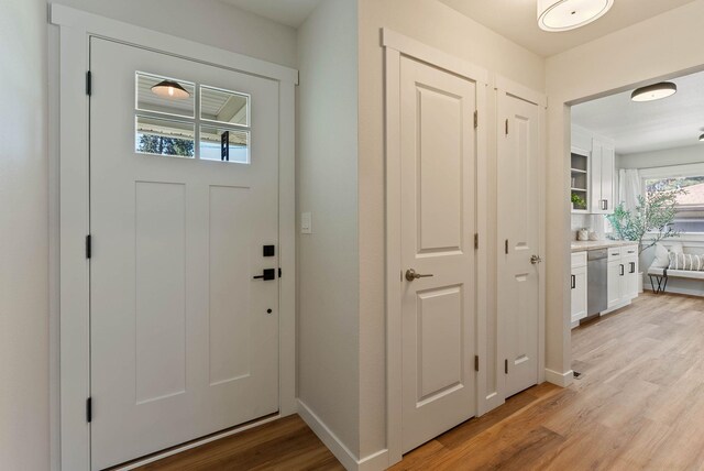 4017 E Pratt Ave, Spokane, WA 99204 - foyer entrance featuring light wood-style floors