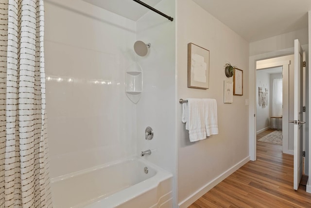 4017 E Pratt Ave, Spokane, WA 99204 - full bath featuring shower / tub combo and wood finished floors