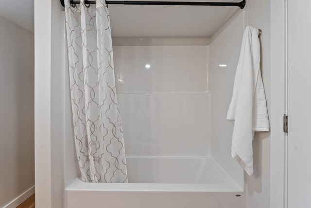 4017 E Pratt Ave, Spokane, WA 99204 - bathroom with shower / tub combo with curtain