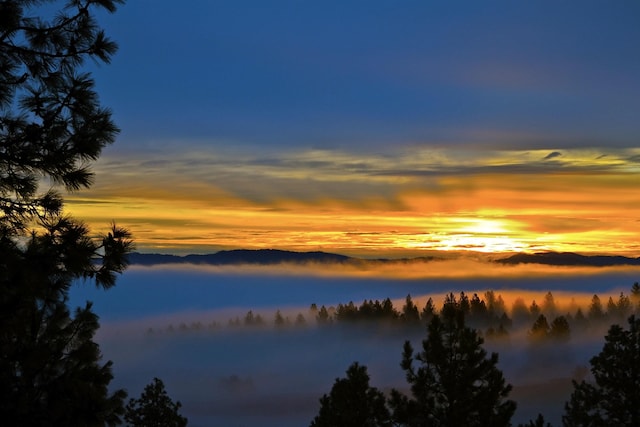 3314 W Eagles Nest Ln, Spokane, WA 99208 - water view featuring mountains
