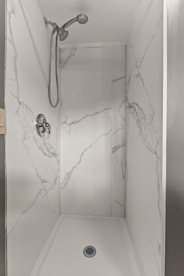 201 W Barnes Rd, Spokane, WA 99218 - full bath with a marble finish shower