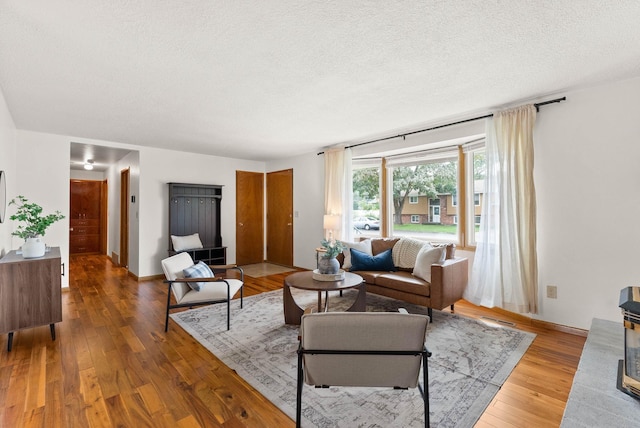 201 W Barnes Rd, Spokane, WA 99218 - living area featuring a textured ceiling and hardwood / wood-style flooring
