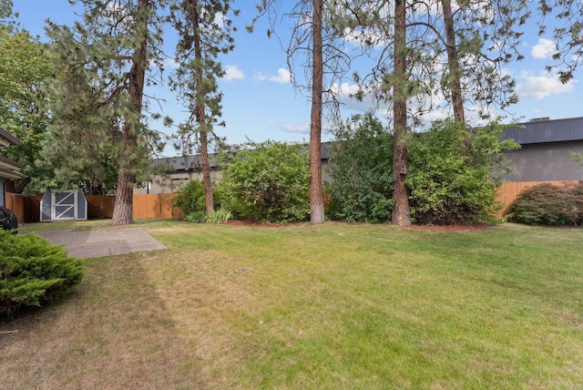 201 W Barnes Rd, Spokane, WA 99218 - view of yard with a shed