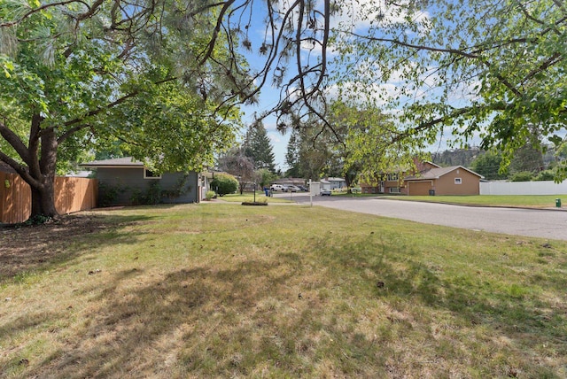 201 W Barnes Rd, Spokane, WA 99218 - view of yard