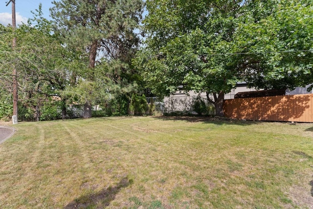 201 W Barnes Rd, Spokane, WA 99218 - view of yard