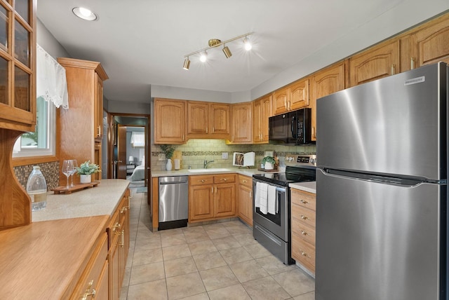 201 W Barnes Rd, Spokane, WA 99218 - kitchen with appliances with stainless steel finishes, light countertops, tasteful backsplash, and recessed lighting