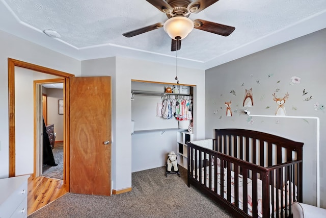 11606 E 8th Ave, Spokane Valley, WA 99206 - bedroom with a closet, carpet flooring, a crib, a textured ceiling, and a ceiling fan