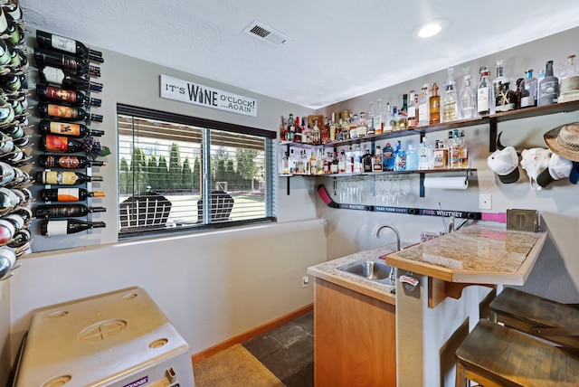 11606 E 8th Ave, Spokane Valley, WA 99206 - indoor wet bar featuring baseboards