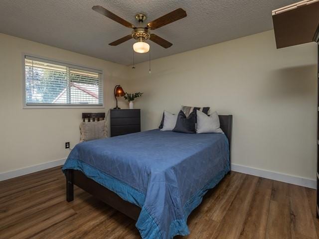 10108 E 19th Ave, Spokane Valley, WA 99206 - bedroom featuring wood finished floors, a textured ceiling, and a ceiling fan