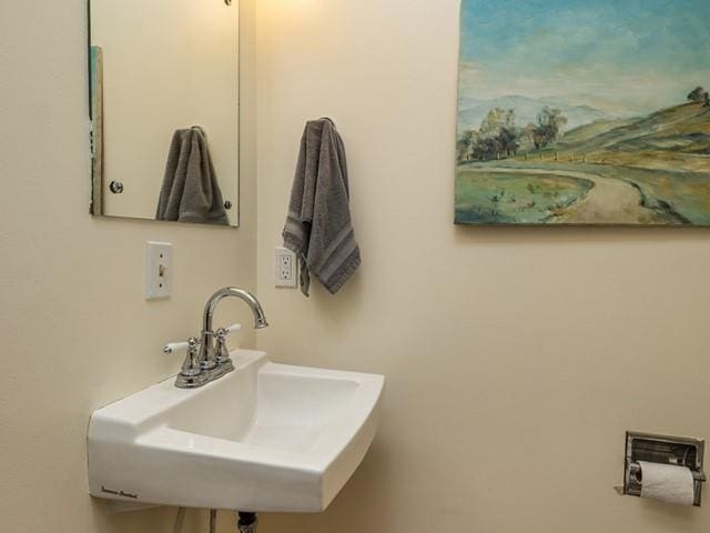 10108 E 19th Ave, Spokane Valley, WA 99206 - bathroom with a sink